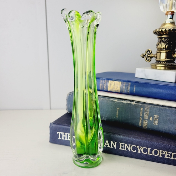 Vintage Six Finger Glass Swung Vase - Emerald Green to Clear - 9 inch Bud Vase - Picture 15 of 16